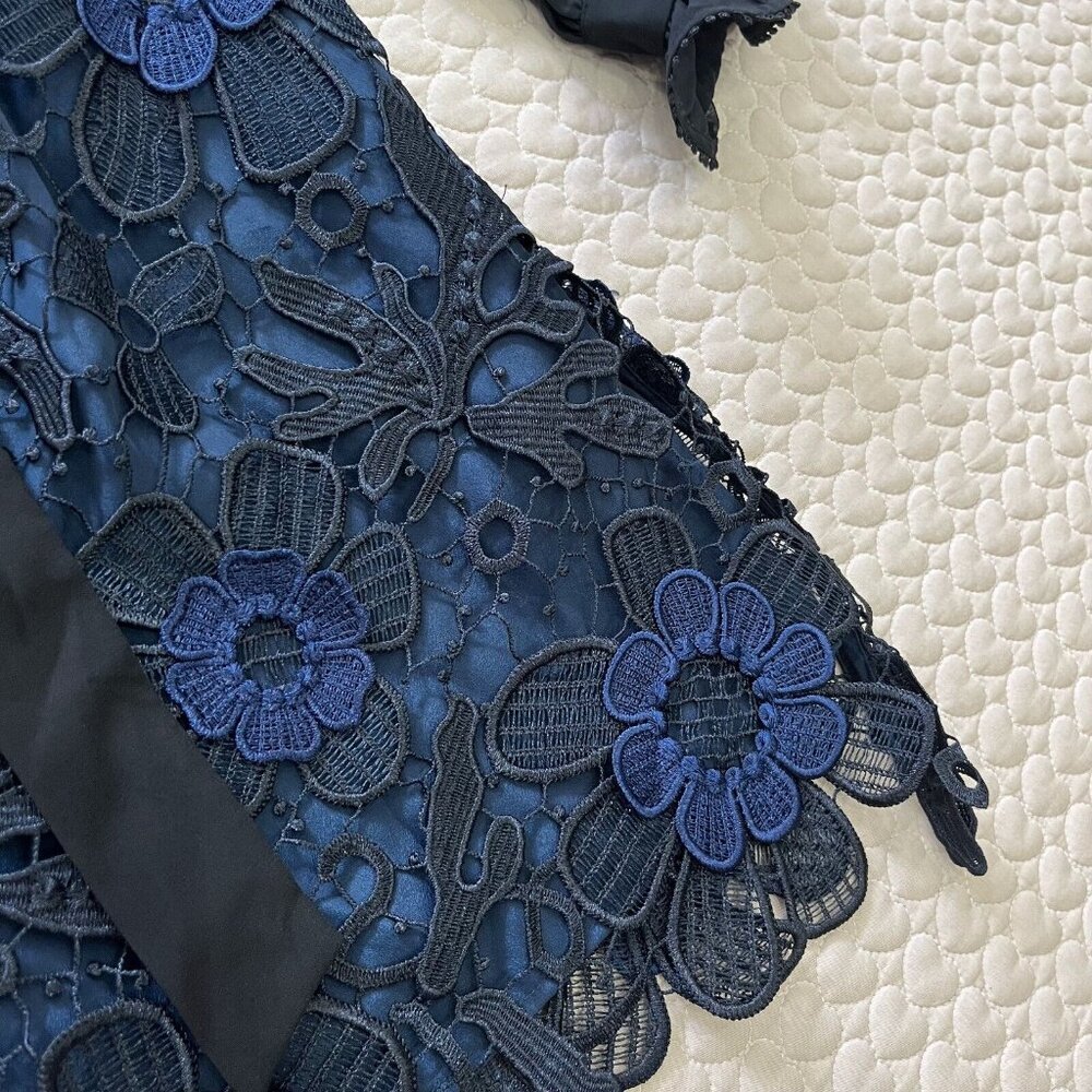 NWT Self Portrait Navy 3D Cold Shoulder Floral Guipure LACE Mini Dress Sz 8 - Picture 10 of 14
